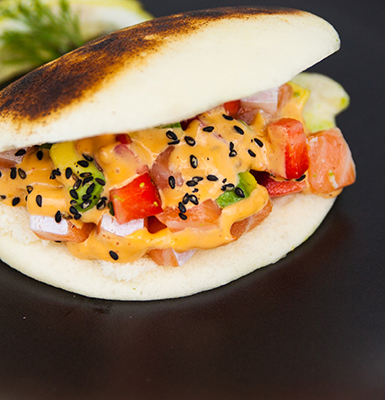 Bao con tartare di salmone